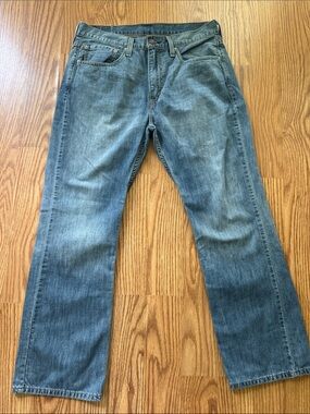 Levi's Classic Men's Blue Denim Jeans - Comfortable Everyday Fit waterless